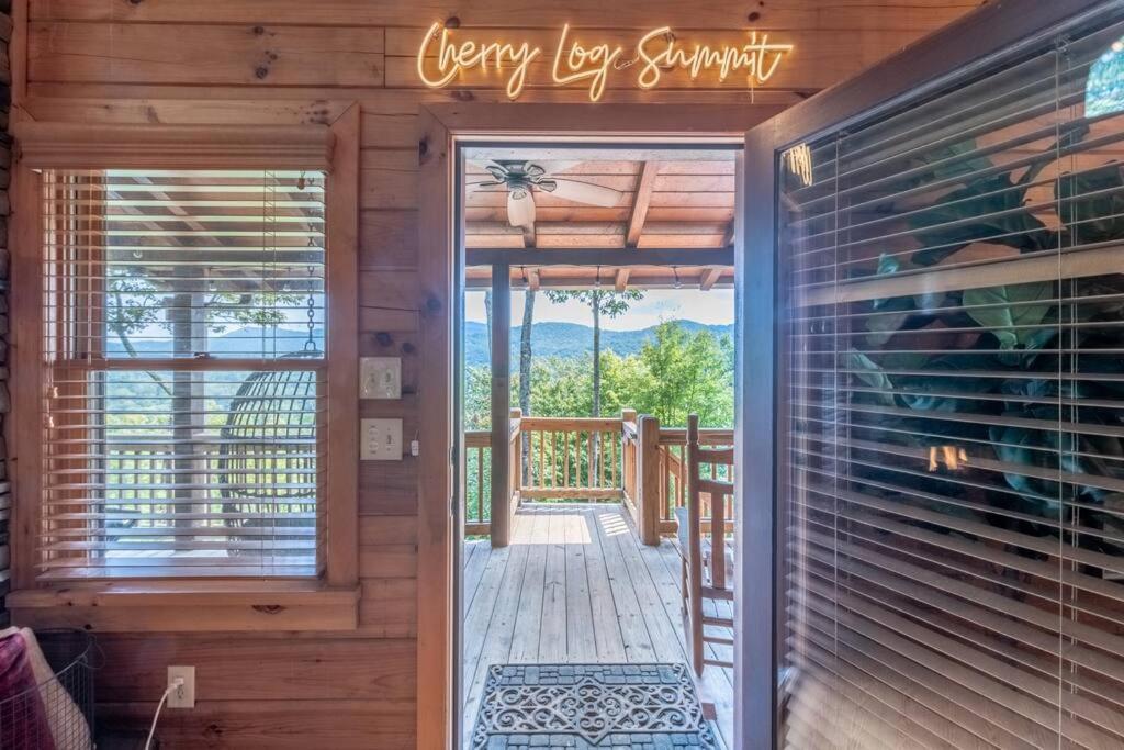 Cherry Log Summit Cabin By Bk Stays - Family Friendly - Playground - Game Room - Jacuzzi - Amazing Mountain Views エクステリア 写真