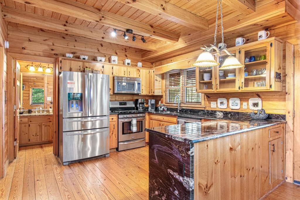 Cherry Log Summit Cabin By Bk Stays - Family Friendly - Playground - Game Room - Jacuzzi - Amazing Mountain Views エクステリア 写真
